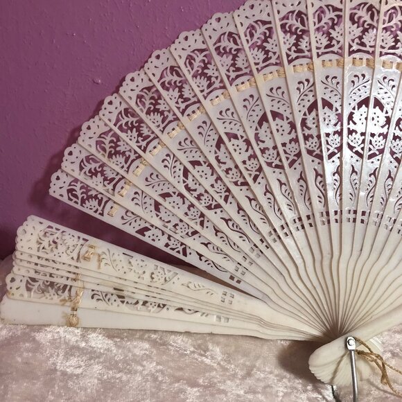 Vintage Intricate Fan Made in Hong Kong * Trees Birds Nature Scene Retro Tassel - Picture 2 of 10